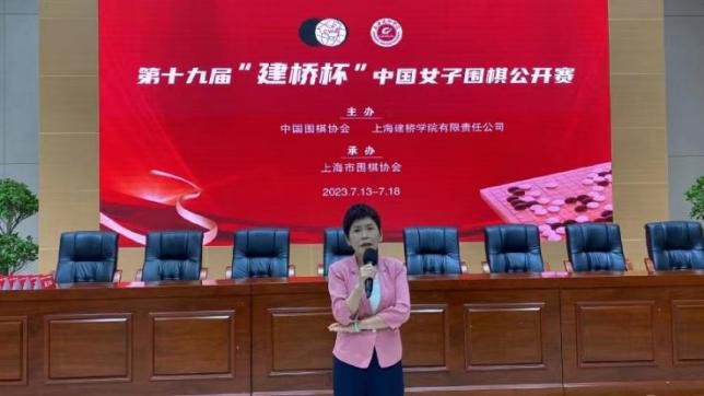 据了解，海报中的;欢欢也是电影《疯狂的外星人》中重要角色之一